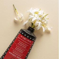 Apivita Feuchtigkeitsspendende Handcreme mit Jasmin und Propolis, 50 ml