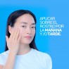 Aplicação de soro antirrugas La Roche Posay Hyalu B5