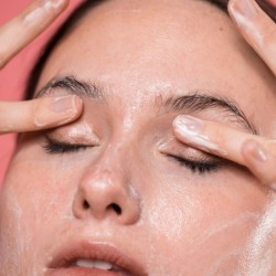 Freshly Cosmetics Rose Quartz Facial Cleanser 100 ml