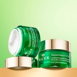 Nuxe Nuxuriance Ultra Rich Global Anti-Aging Cream Contenitore da 50 ml su sfondo verde