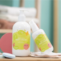 Freshly Cosmetics Crème pour le corps à la pomme douce WOW Taille 400 ml
