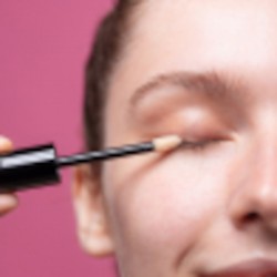 Freshly Cosmetics Siero per ciglia senza limiti alla peonia 5 ml
